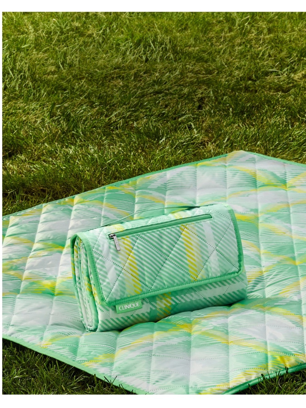 Clinique Limited-edition Clinique Picnic Blanket